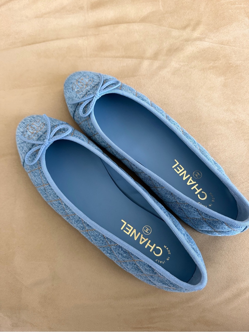 CHANEL Light Denim Quilted Ballet Flats with Bow - Size 41.5 - Picture 2 of 8
